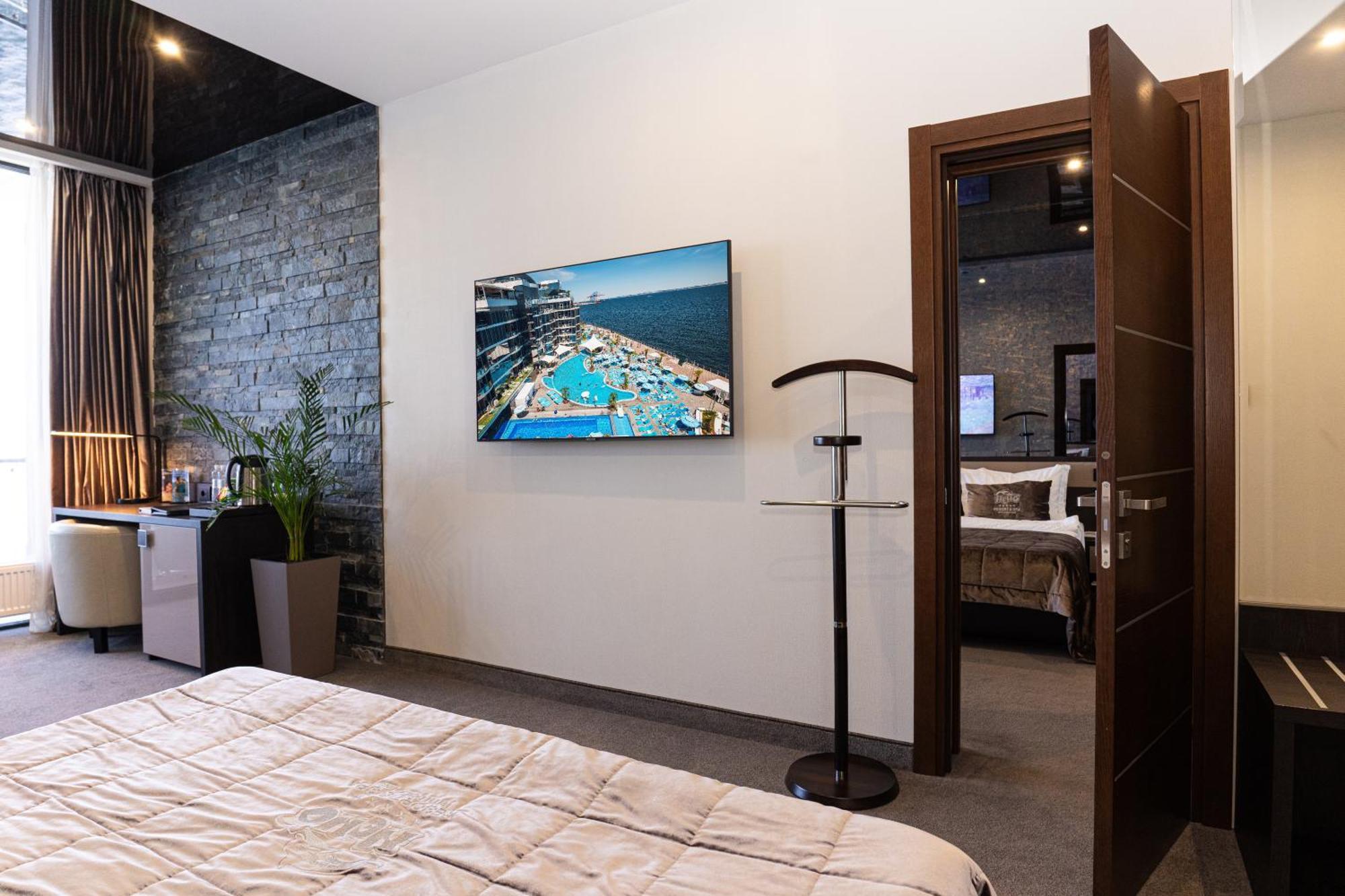 Nemo Hotel Resort & Spa Odessa Rum bild A TV lift